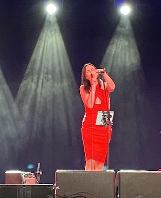 THEA GILMORE (1) THEA GILMORE (1)