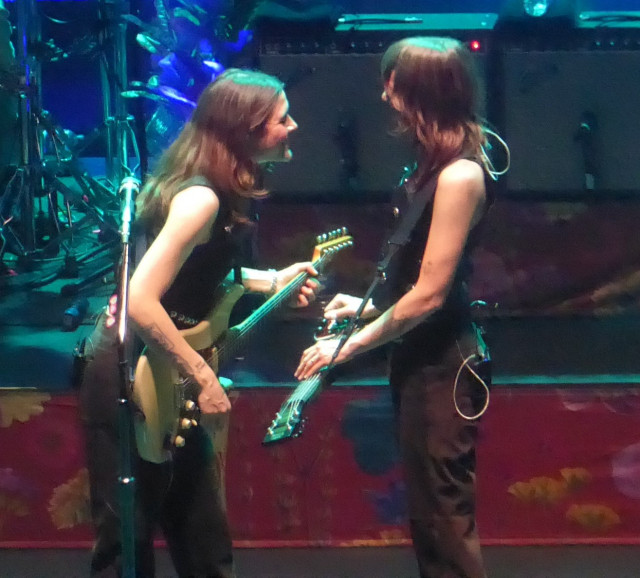 LARKIN POE - Hammersmith Apollo, London, 21 October 2025 LARKIN POE - Hammersmith Apollo, London, 21 October 2025