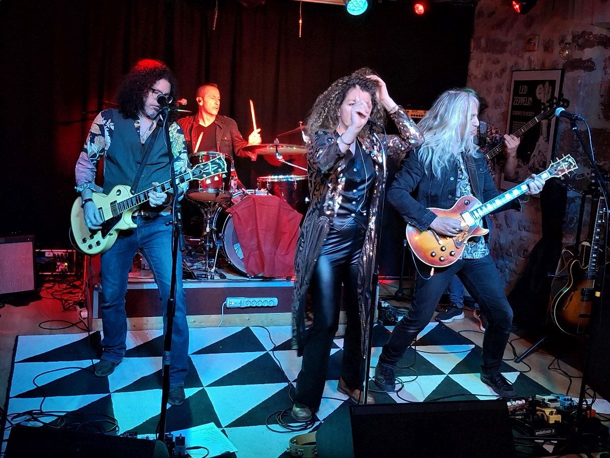 Emerald Moon finger HR